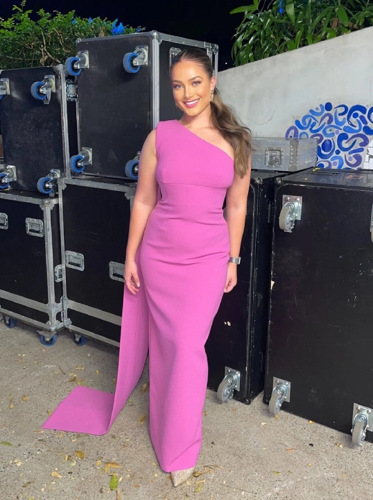 purple dress